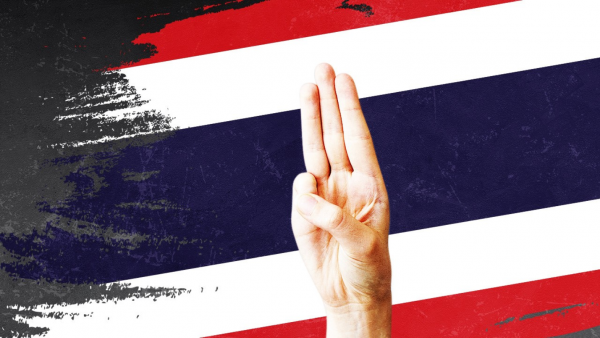 [會員限定] 1月6日 急著學好泰語，但怎麼做才在地？解析泰語時事新聞閱讀 - 第一回：全泰多所學校學生相約伸出三 指並繫白色絲帶反對獨裁